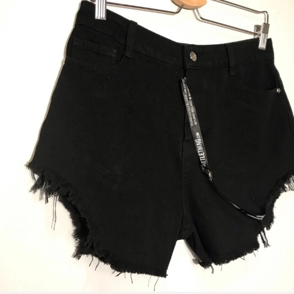 PrettyLittleThing Frayed Hem Denim Shorts